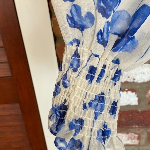 Blue Floral Blouse MISA Los Angeles Vyvienne Floral Tie-Neck Blouson Top small - Picture 6 of 14